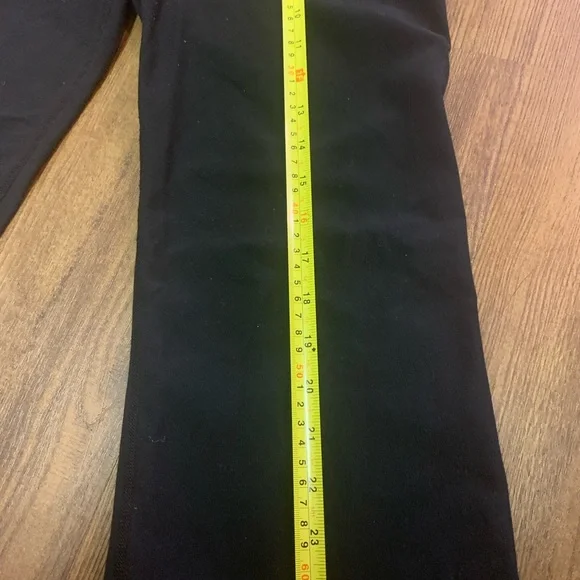 Lululemon Reversible Crop - Picture 5 of 13